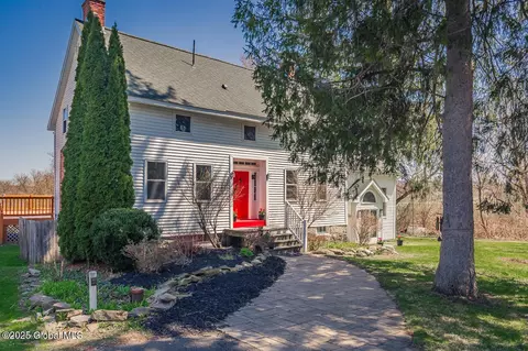 623 Belldons Rd, Amsterdam, NY 12010