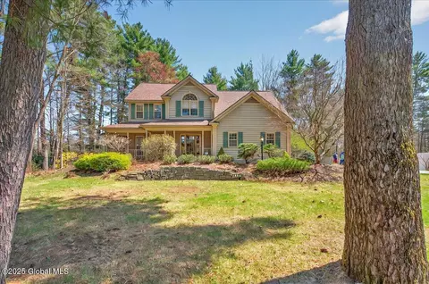 28 Ingersol Rd, Saratoga Springs, NY 12866