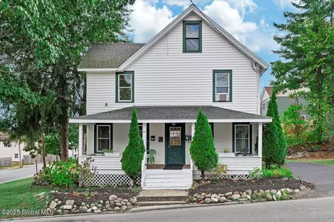 21 Mohican St, Lake George, NY 12845