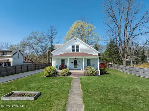 23 N Park St, Cambridge, NY 12816