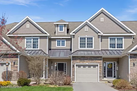 153 Fieldstone Dr, Schenectady, NY 12304