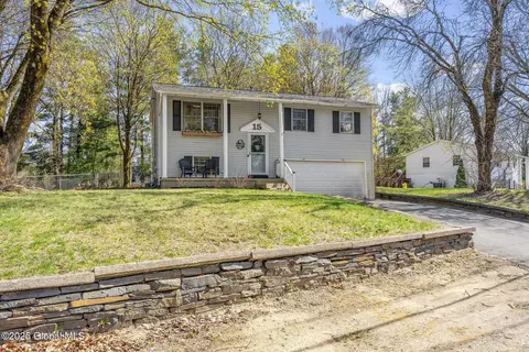 15 Tamarack Trl, Saratoga Springs, NY 12866