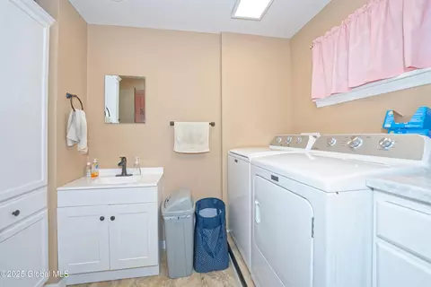 1146 Keyes Ave, Schenectady, NY 12309 photo 31