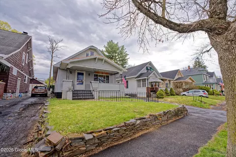 1146 Keyes Ave, Schenectady, NY 12309 photo 2