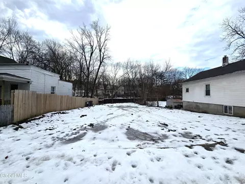 136 2nd Ave, Rensselaer, NY 12144