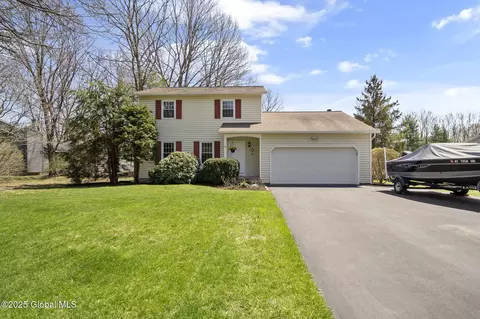 44 Lincoln Ave, Clifton Park, NY 12065