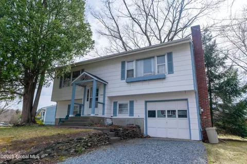 20 Northway Ct, Saratoga Springs, NY 12866