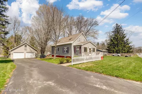 31 Lansing St, Hagaman, NY 12086