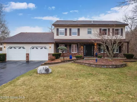 63 Pawling Ave, Mechanicville, NY 12118
