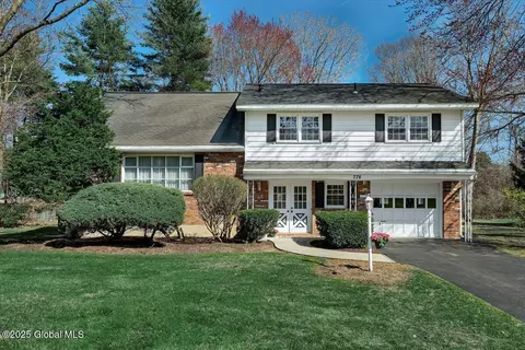778 Westmoreland Dr, Niskayuna, NY 12309