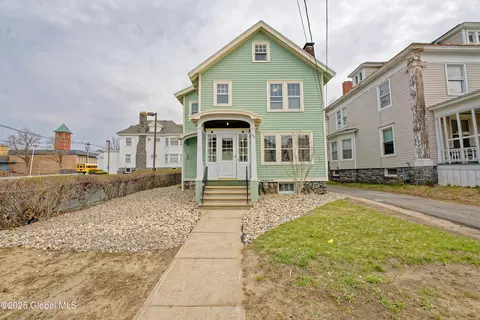 63 Washington St, Gloversville, NY 12078