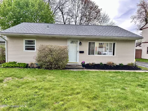 50 Lincoln Ave, Colonie, NY 12205