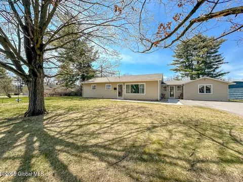 4 June Dr, Queensbury, NY 12804