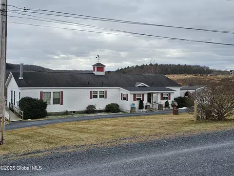 5 Bayer Rd, Hoosick Falls, NY 12090