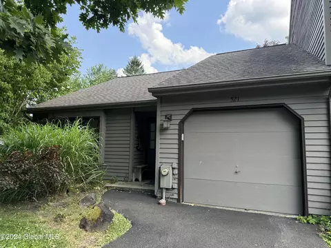 521 Townwood Dr, Albany, NY 12203
