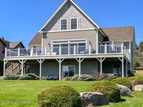 19 Sunnyview Ln, Lake George, NY 12845
