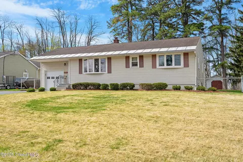 2781 Maida Ln, Schenectady, NY 12306 photo 3