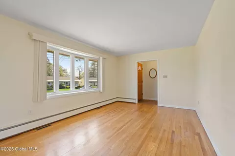 2781 Maida Ln, Schenectady, NY 12306 photo 4
