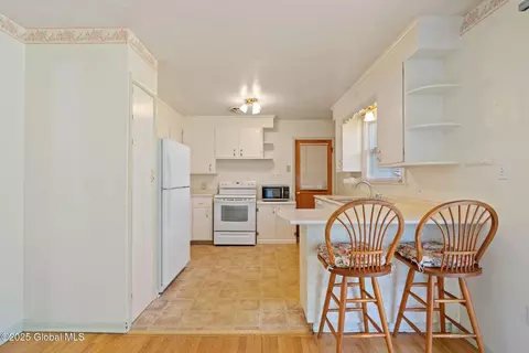 2781 Maida Ln, Schenectady, NY 12306 photo 9