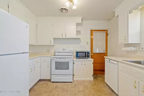 2781 Maida Ln, Schenectady, NY 12306 photo 10