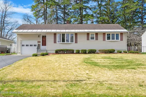 2781 Maida Ln, Schenectady, NY 12306