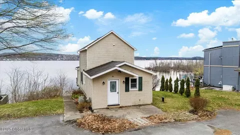 45 Whitestone Ln, Saratoga Springs, NY 12866