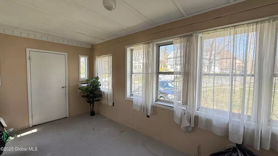 Exterior - 3 Hayes Pl, Amsterdam, NY 12010 photo 1 of 3