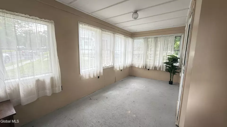 Exterior - 3 Hayes Pl, Amsterdam, NY 12010 photo 3 of 3