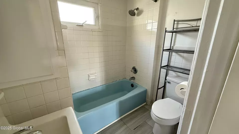 Bath - 3 Hayes Pl, Amsterdam, NY 12010 photo 1 of 1