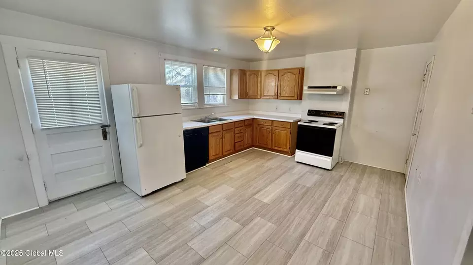 Other - 3 Hayes Pl, Amsterdam, NY 12010 photo 4 of 8