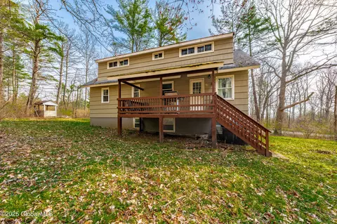 Exterior - 689 Gordon Rd, Schenectady, NY 12306 photo 3 of 6