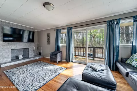 Living - 689 Gordon Rd, Schenectady, NY 12306 photo 2 of 2