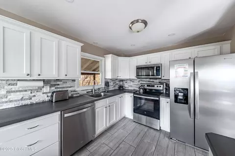 Kitchen - 689 Gordon Rd, Schenectady, NY 12306 photo 2 of 2