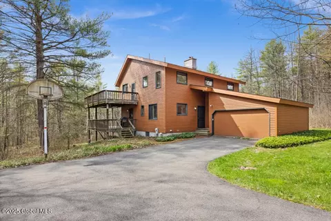 40 Indian Ladder Dr, Altamont, NY 12009