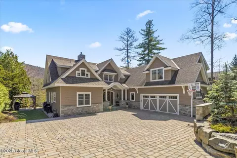 135 Seelye Rd, Queensbury, NY 12804