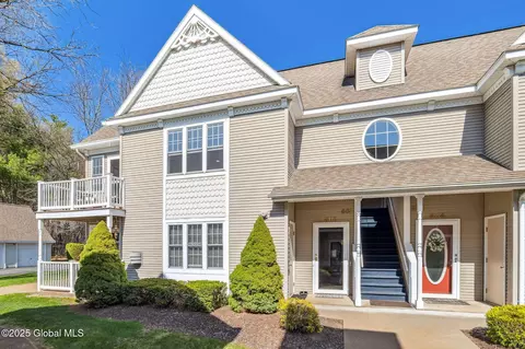 507 Mallards Pond Ln, Schenectady, NY 12303