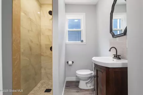 Bath - 623 Seneca St, Schenectady, NY 12308 photo 4 of 5