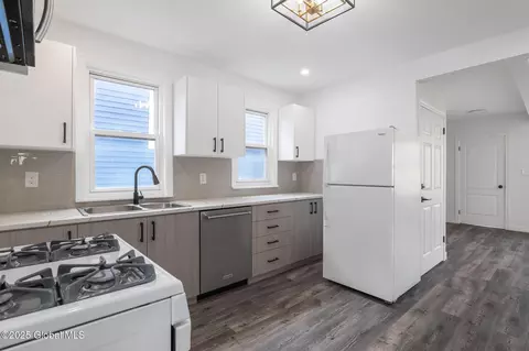Entry Way - 623 Seneca St, Schenectady, NY 12308 photo 8 of 9