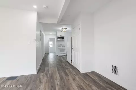 Entry Way - 623 Seneca St, Schenectady, NY 12308 photo 7 of 9