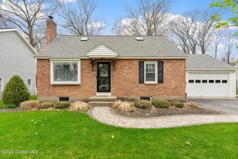 116 Willow Ln, Schenectady, NY 12302