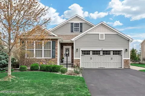 19 Mahogany Dr, Watervliet, NY 12189