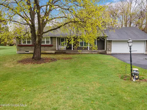 27 Beechwood Dr, Burnt Hills, NY 12027