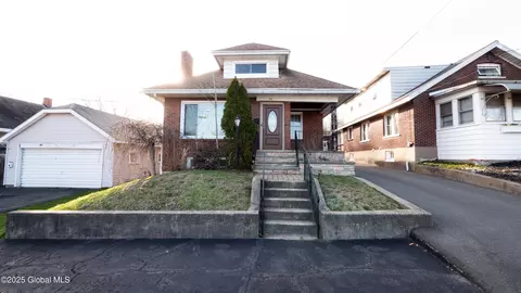 34 Lark St, Cohoes, NY 12047