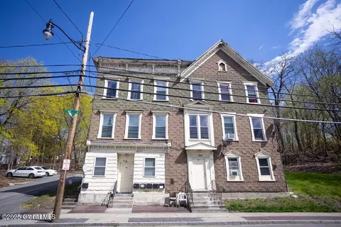 554 4th St, Troy, NY 12180