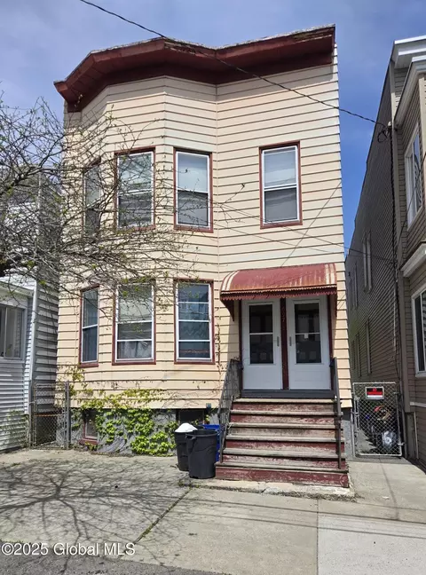 697 State St, Albany, NY 12203