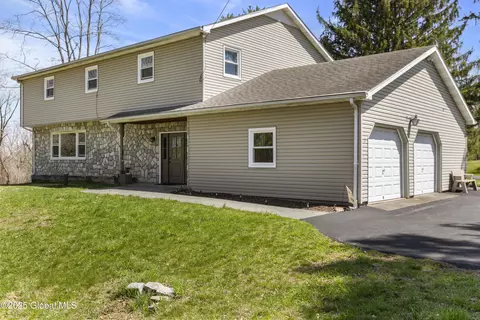27 Aaron Dr, Catskill, NY 12414