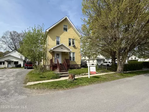 29 Park St, Fonda, NY 12068