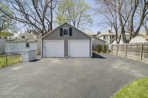Exterior - 1051 Keyes Ave, Schenectady, NY 12309 photo 5 of 6