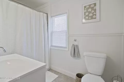 Bath - 1051 Keyes Ave, Schenectady, NY 12309 photo 3 of 3