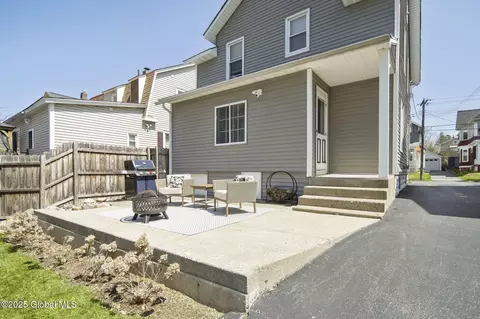 Exterior - 1051 Keyes Ave, Schenectady, NY 12309 photo 3 of 6